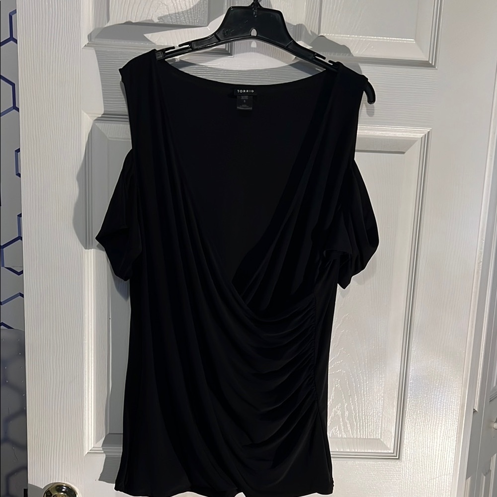 Torrid Black Wrap Ruched Cold Shoulder size 3